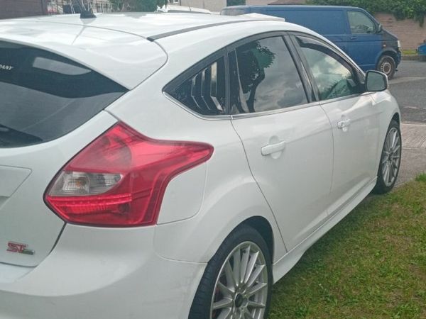 Ford Focus Hatchback, Diesel, 2014, White