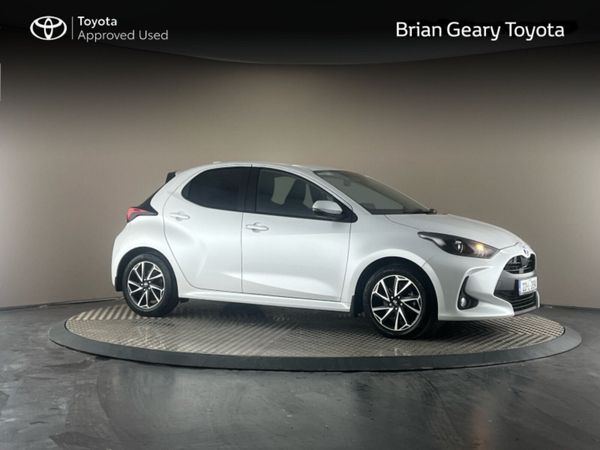 Toyota Yaris Hatchback, Petrol Hybrid, 2022, White