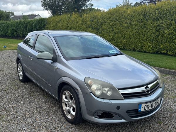 Opel Astra Hatchback, Petrol, 2006, Silver