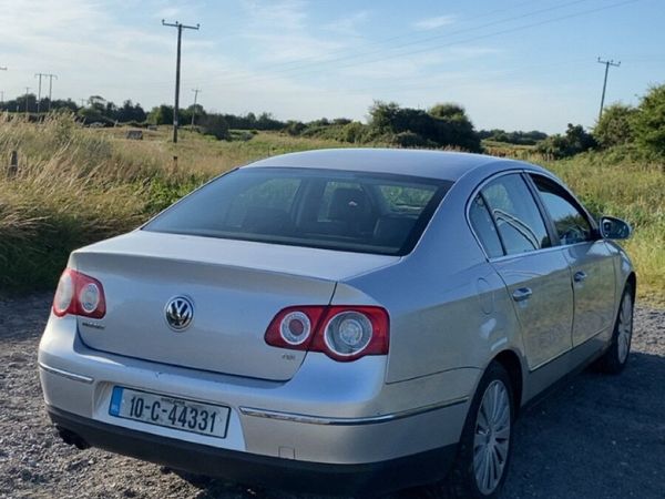 Volkswagen Passat Saloon, Diesel, 2010, Silver