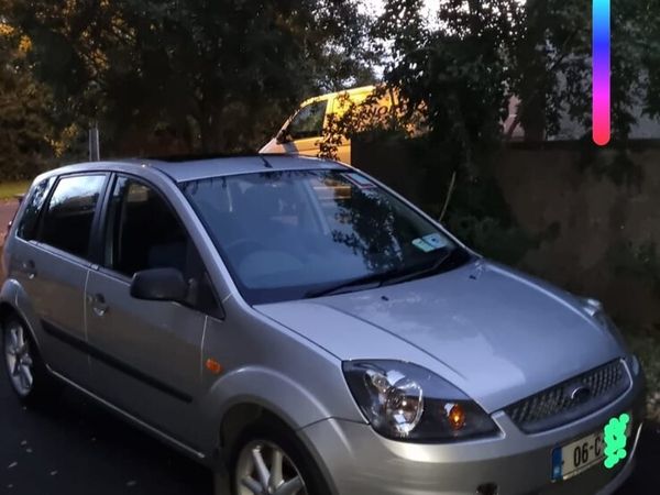 Ford Fiesta Hatchback, Petrol, 2006, Silver