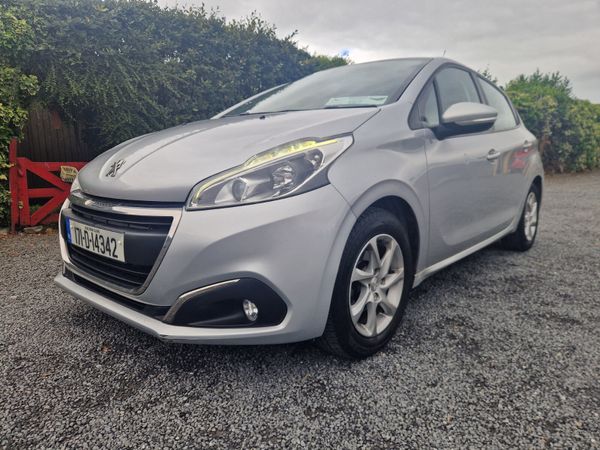 Peugeot 208 Hatchback, Petrol, 2017, Grey