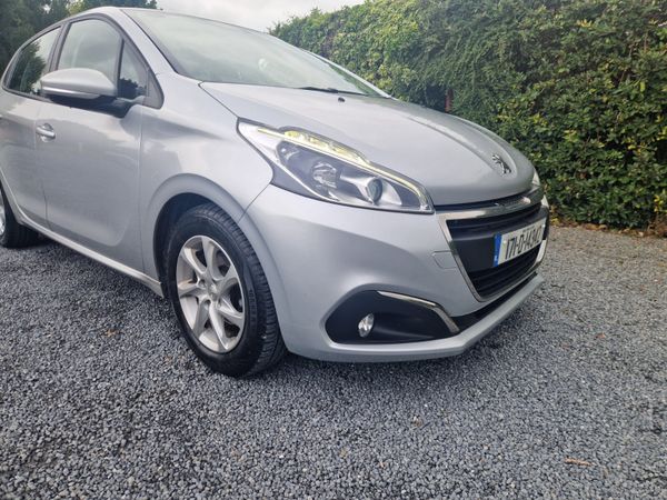Peugeot 208 Hatchback, Petrol, 2017, Grey