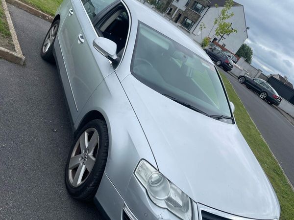 Volkswagen Passat Saloon, Diesel, 2010, Silver