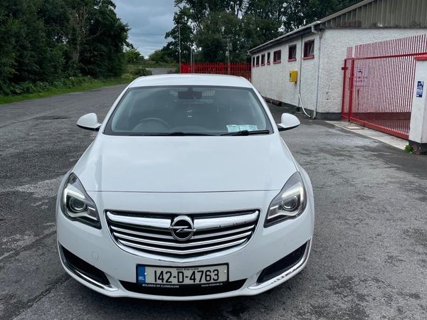 Opel Insignia Hatchback, Diesel, 2014, White