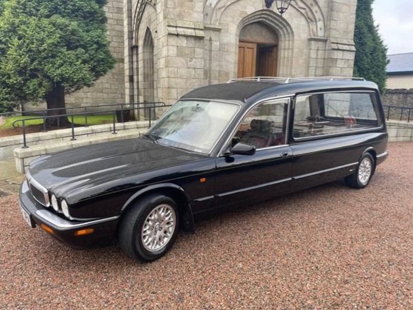 Jaguar XJ Saloon, Petrol, 2002, Black