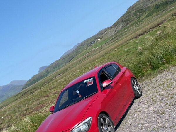 BMW 1-Series Hatchback, Diesel, 2011, Red