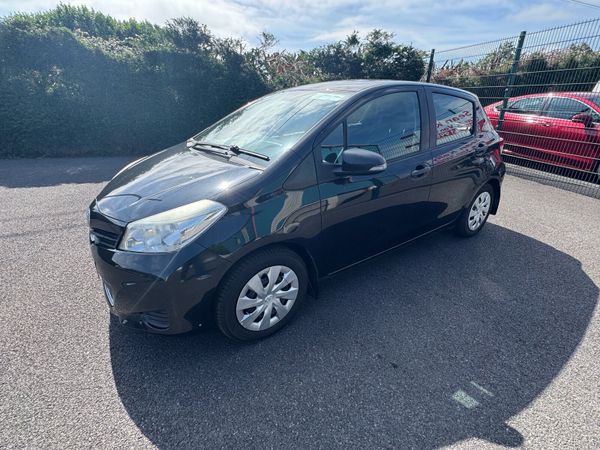 Toyota Yaris Hatchback, Petrol, 2014, Black