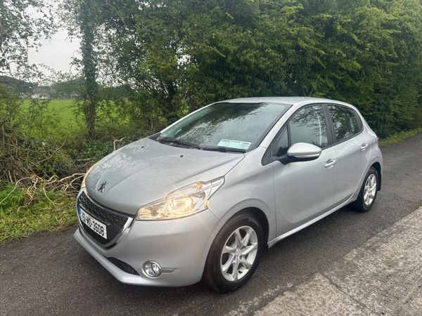 Peugeot 208 Hatchback, Petrol, 2015, Silver