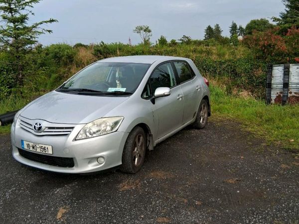 Toyota Auris Hatchback, Diesel, 2010, Silver
