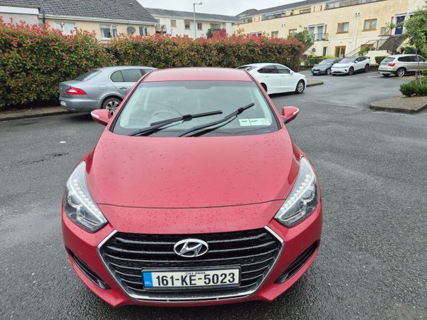 Hyundai i40 Saloon, Diesel, 2016, Red