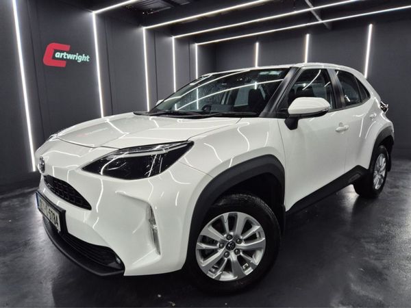 Toyota Yaris Hatchback, Petrol Hybrid, 2023, White