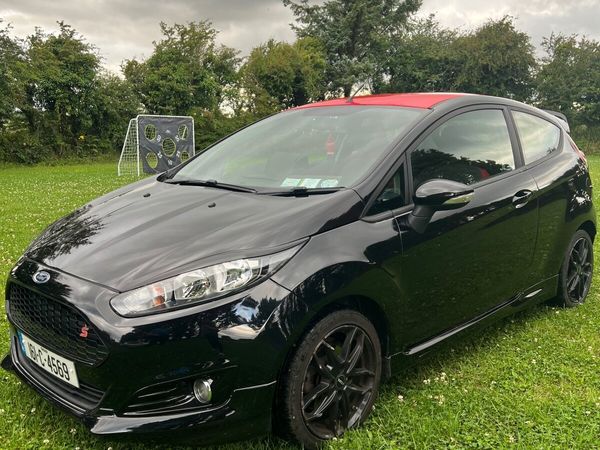 Ford Fiesta Hatchback, Petrol, 2016, Black