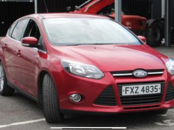 Ford Focus Hatchback, Petrol, 2014, Red