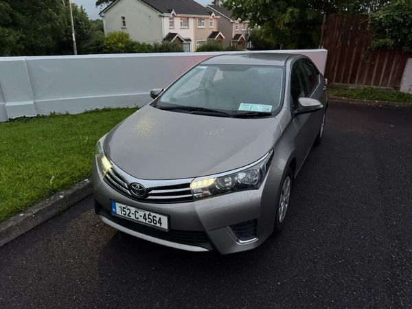 Toyota Corolla Saloon, Petrol, 2015, Bronze