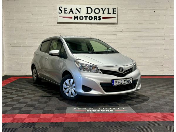 Toyota Yaris Hatchback, Petrol, 2013, Silver