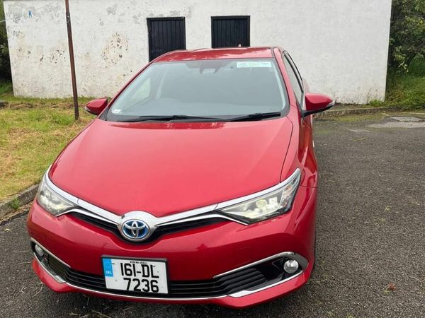 Toyota Auris Hatchback, Petrol Hybrid, 2016, Red