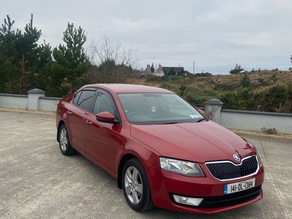 Skoda Octavia Saloon, Diesel, 2014, Red