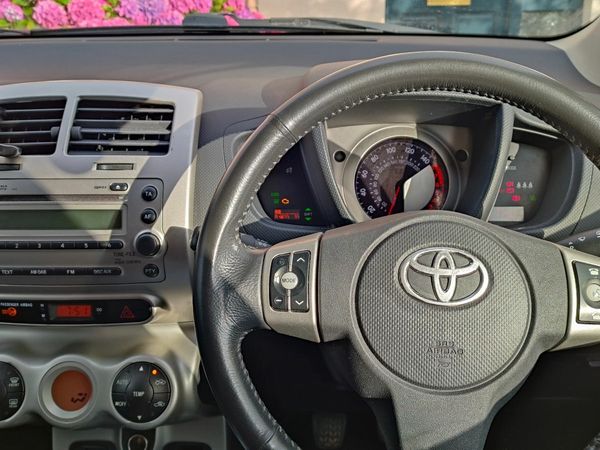 Toyota Urban Cruiser SUV, Petrol, 2010, Purple