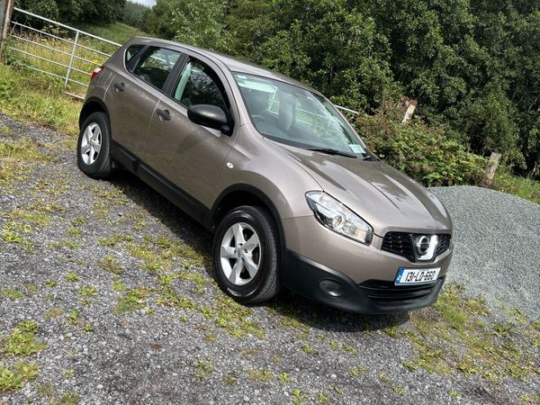 Nissan Qashqai Hatchback, Diesel, 2013, Beige