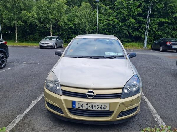 Opel Astra Hatchback, Petrol, 2004, Gold