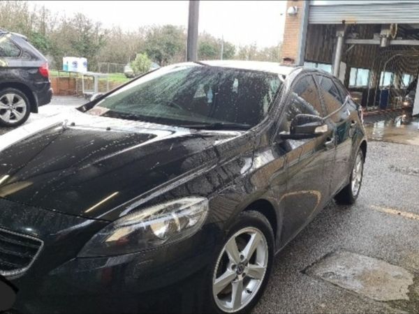 Volvo V40 Hatchback, Diesel, 2016, Black
