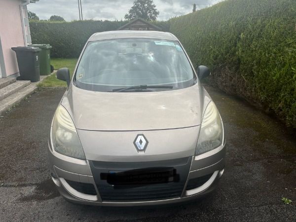 Renault Scenic MPV, Diesel, 2010, Gold