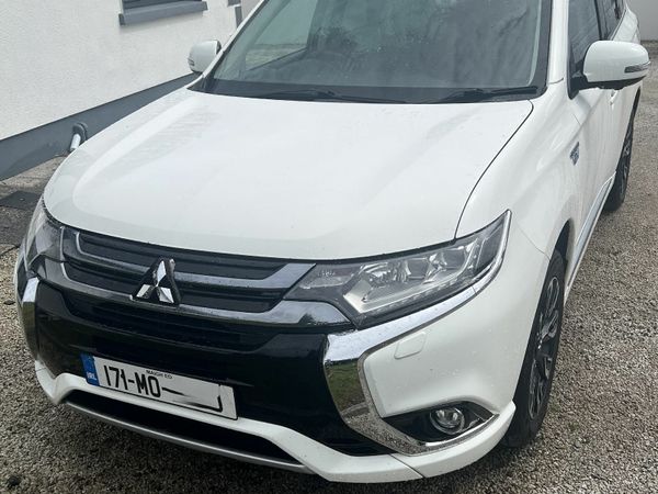 Mitsubishi Outlander SUV, Petrol Plug-in Hybrid, 2017, White