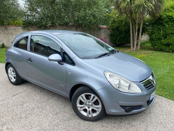 Opel Corsa Hatchback, Petrol, 2011, Red
