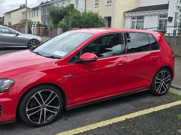 Volkswagen Golf Hatchback, Diesel, 2015, Red