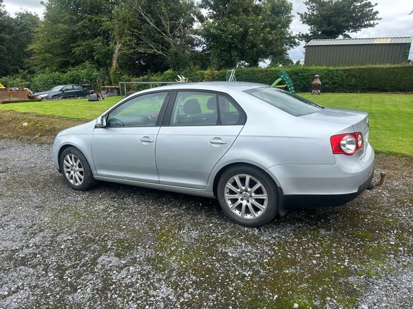 Volkswagen Jetta Saloon, Diesel, 2010, Silver