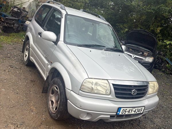 Suzuki Grand Vitara SUV, Petrol, 2005, Silver