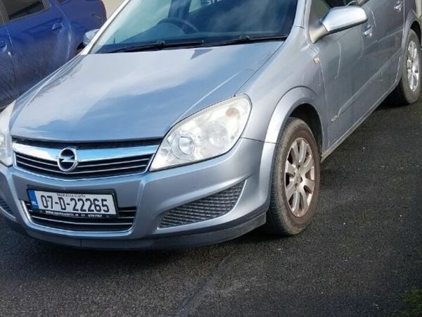 Opel Astra Hatchback, Petrol, 2007, Silver