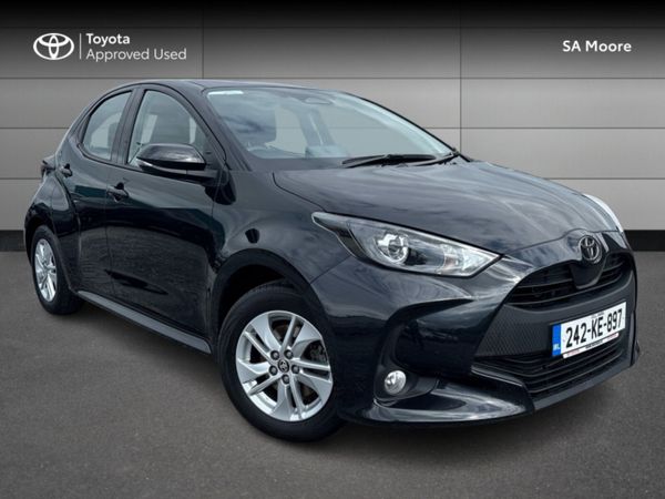 Toyota Yaris Hatchback, Petrol Hybrid, 2024, Black