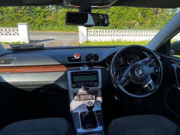 Volkswagen Passat Saloon, Diesel, 2011, Brown