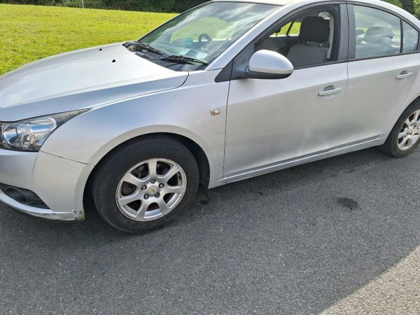 Chevrolet Cruze Saloon, Diesel, 2011, Silver