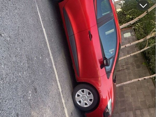 Renault Clio Hatchback, Diesel, 2013, Red