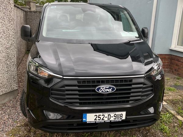 Ford Tourneo MPV, Petrol Plug-in Hybrid, 2025, Black