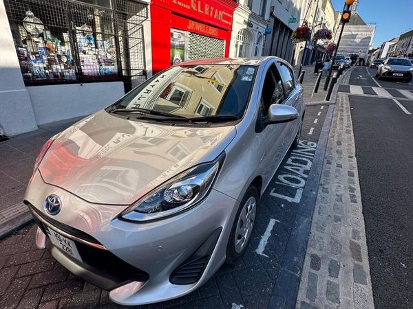 Toyota Aqua Hatchback, Petrol Hybrid, 2019, Silver