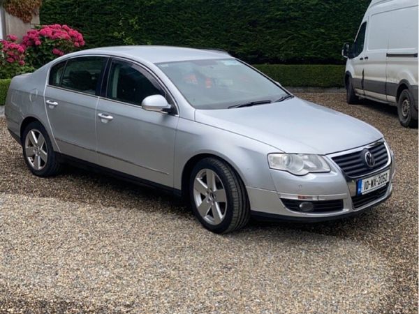 Volkswagen Passat Saloon, Diesel, 2010, Silver