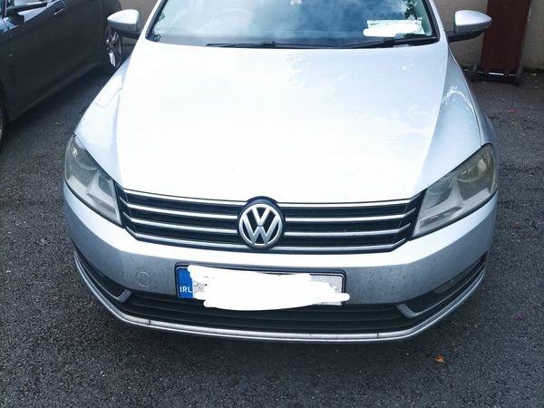 Volkswagen Passat Saloon, Diesel, 2011, Silver