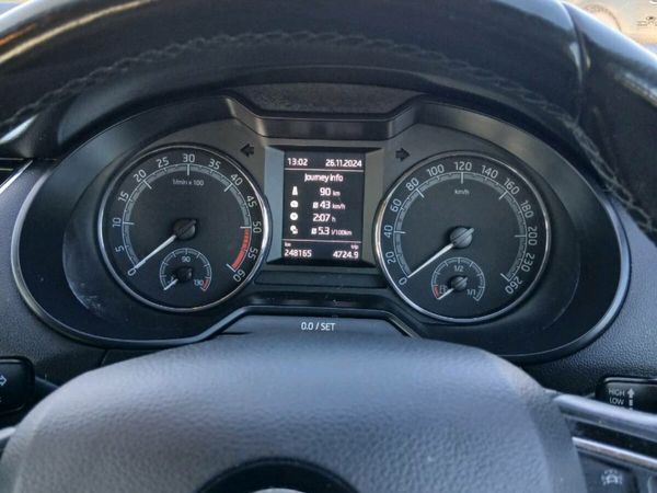 Skoda Octavia Saloon, Diesel, 2017, Black
