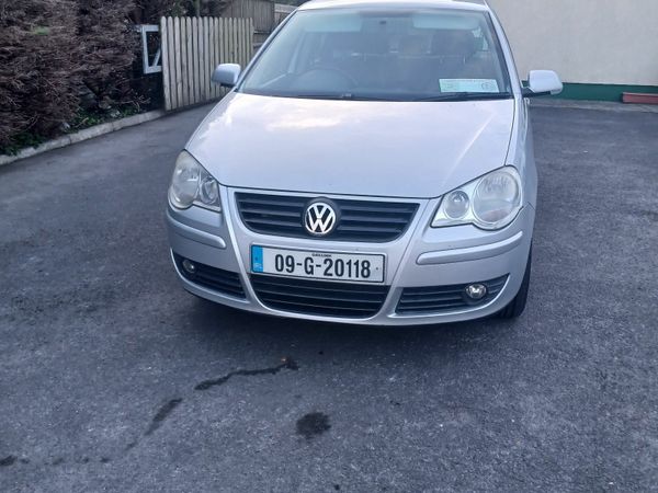 Volkswagen Polo Hatchback, Petrol, 2009, Silver