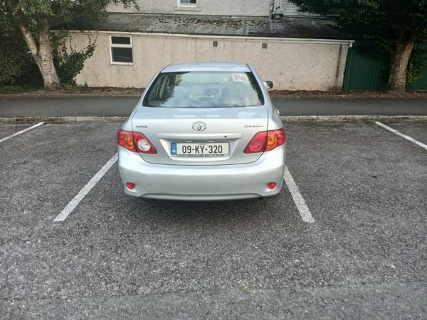 Toyota Corolla Saloon, Petrol, 2009, Silver
