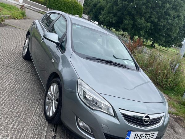Opel Astra Hatchback, Diesel, 2011, Silver