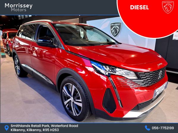 Peugeot 5008 MPV, Diesel, 2022, Red