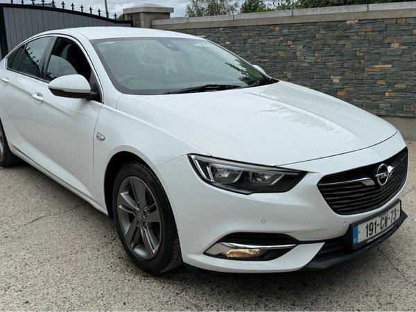 Opel Insignia Hatchback, Diesel, 2019, White