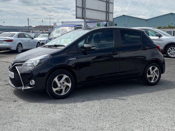 Toyota Yaris Hatchback, Petrol Hybrid, 2016, Black