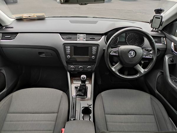 Skoda Octavia Saloon, Diesel, 2014, Beige