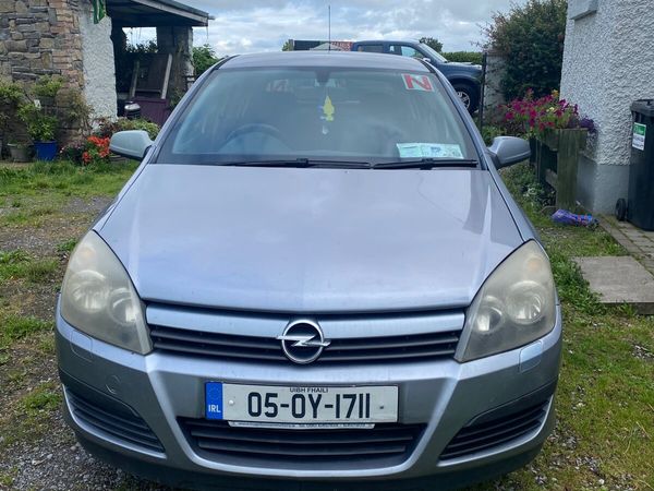 Opel Astra Hatchback, Petrol, 2005, Silver